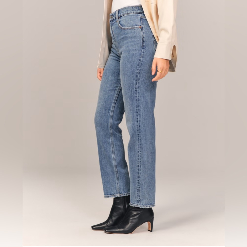 Abercrombie & Fitch Curve Love The Ankle Straight Ultra High Rise